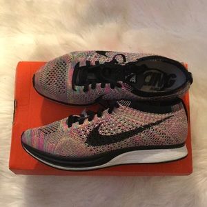 Nike Womens Racer size 7.5